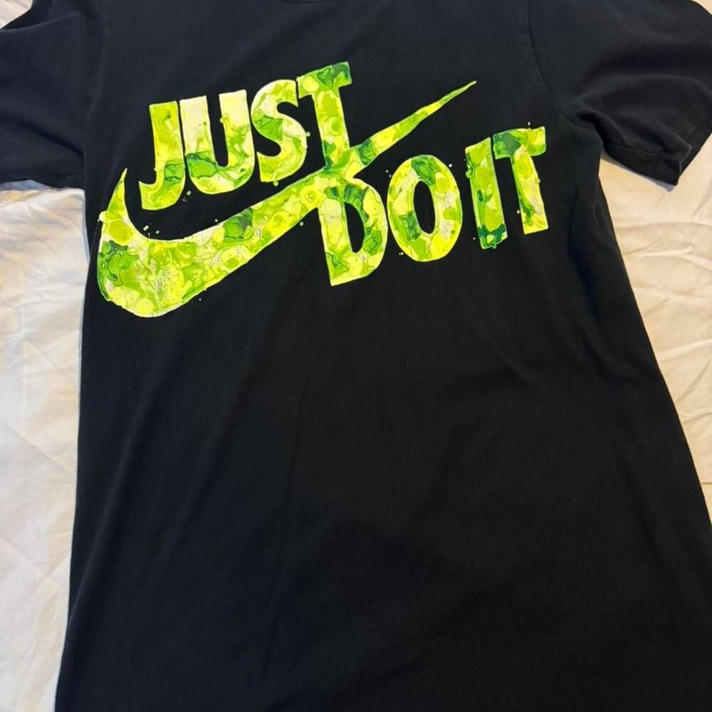 Nike Men's Black T-shirt